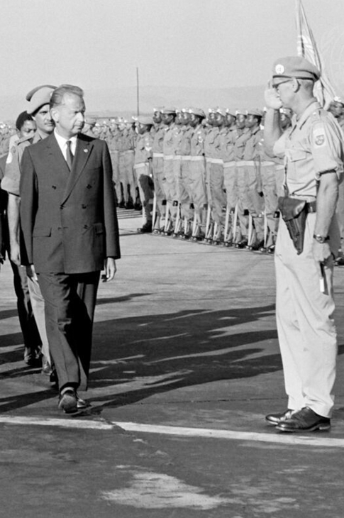 Dag arrives in Leopoldville